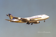 Singapore-Airlines-B.747-400-9V-SPB-Newark-24-May-00-D.-Linn
