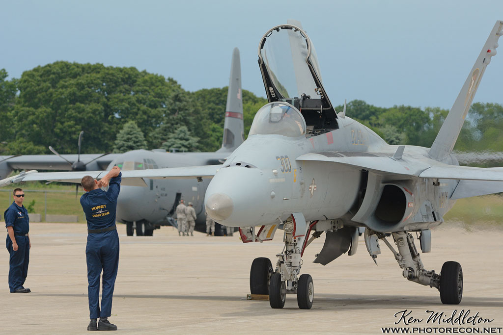 F-18C_163506_KOQU_20160611_KenMiddleton_4x6_web_DSC_0303_PR