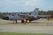 29-F-111D_68-0100_CC_06-1992_RAF-Lakenheath