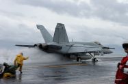 USS-Kittyhawk-2005-1