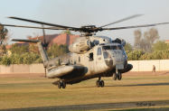 HMH-463_CH-53D_Yuma_1772